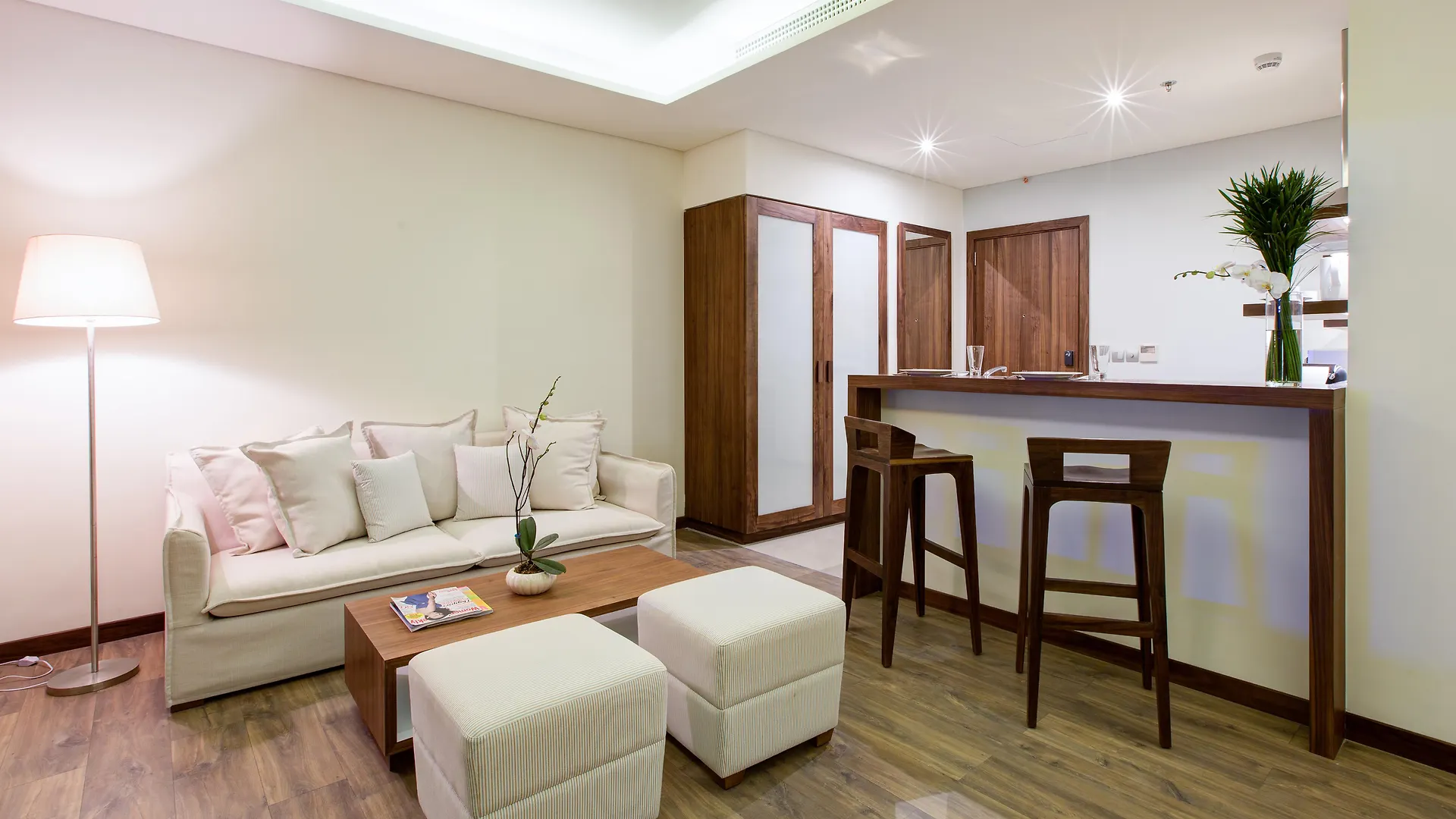 A La Carte Da Nang Beach 4*,