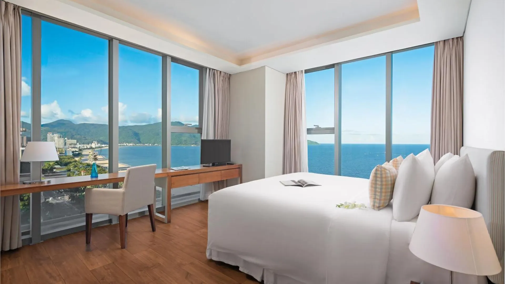 A La Carte Da Nang Beach