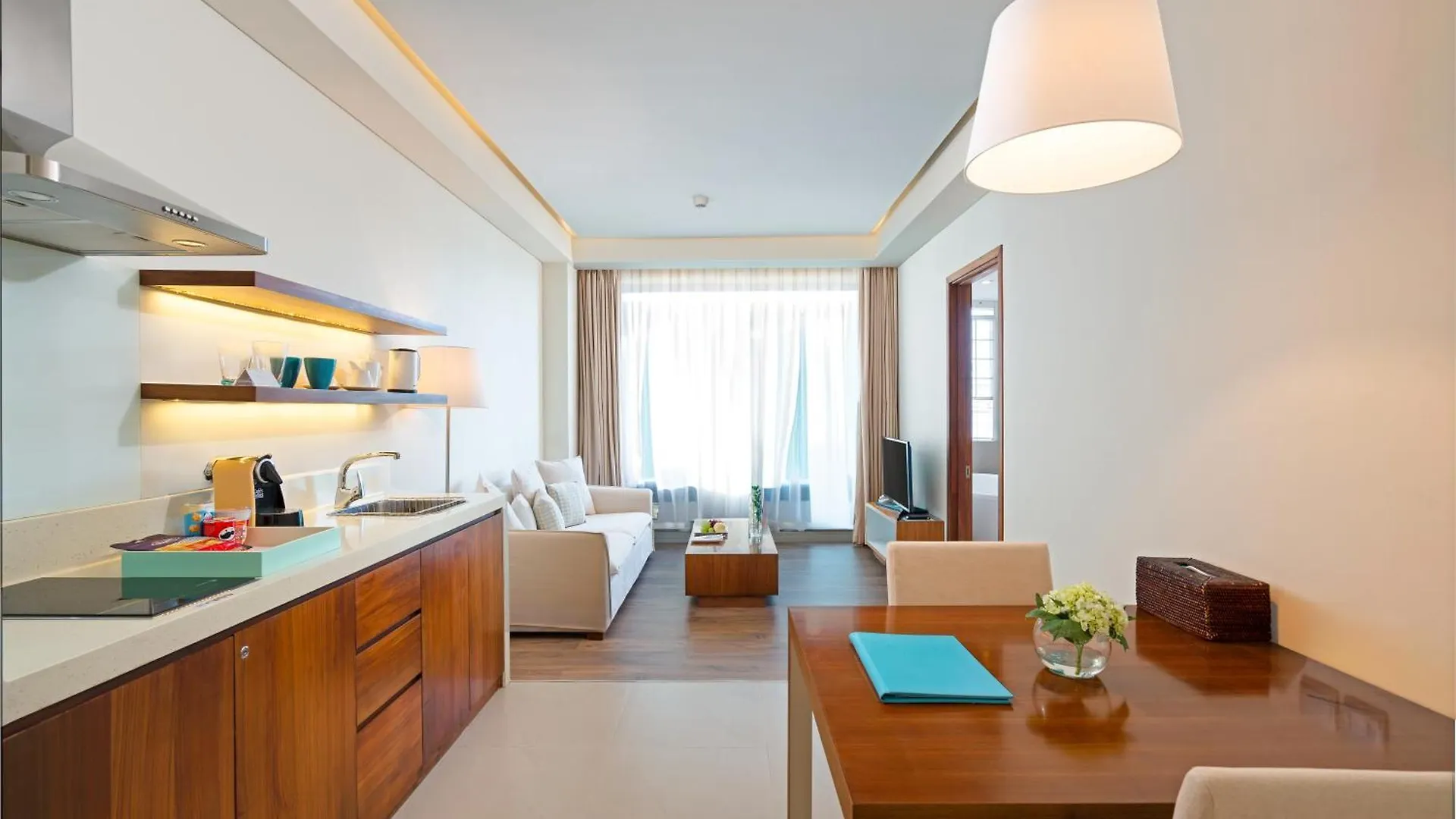 A La Carte Da Nang Beach 4*,