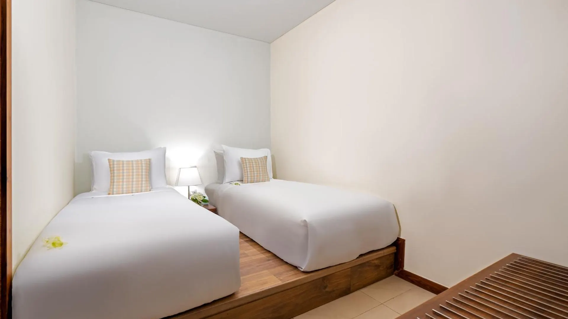 A La Carte Da Nang Beach 4*,