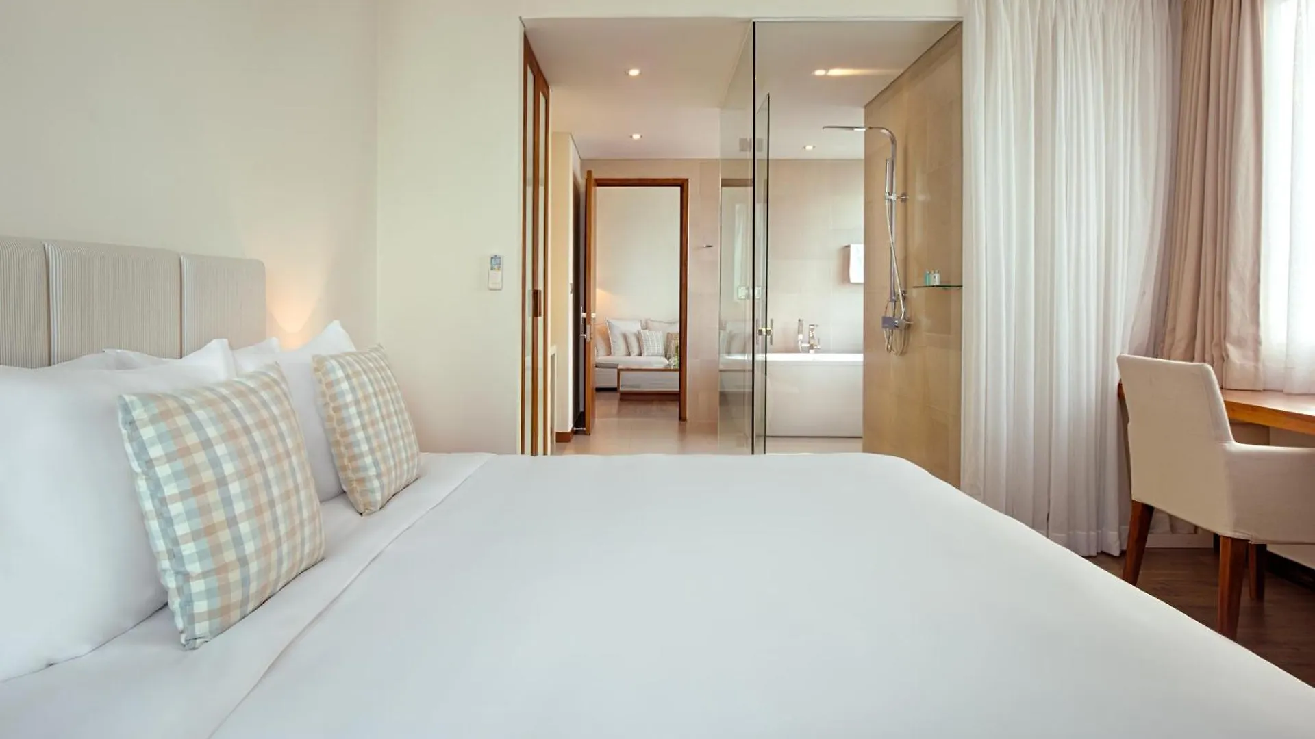 A La Carte Da Nang Beach