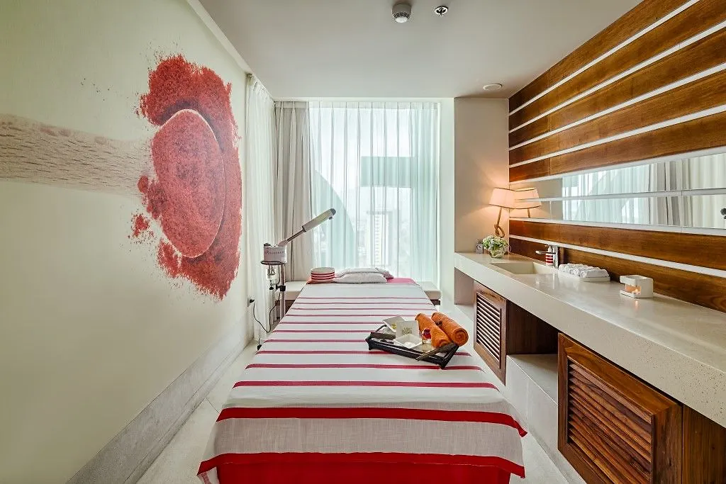 A La Carte Da Nang Beach 4*,